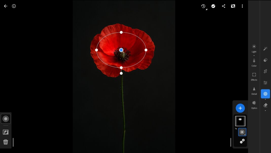 Smartphone με εφαρμογή Adobe Lightroom για επεξεργασία φωτογραφίας σε editorial στυλ